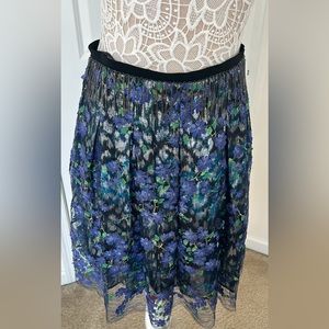 Brand new Elie Tahari skirt with silver chain accents at the waist band.